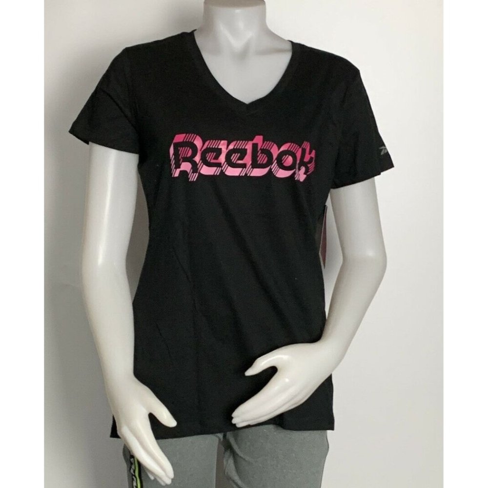 🪻Women’s sports shirt Size M Reebok Cryptic VECTOR Short Sleeve V Neck Black
